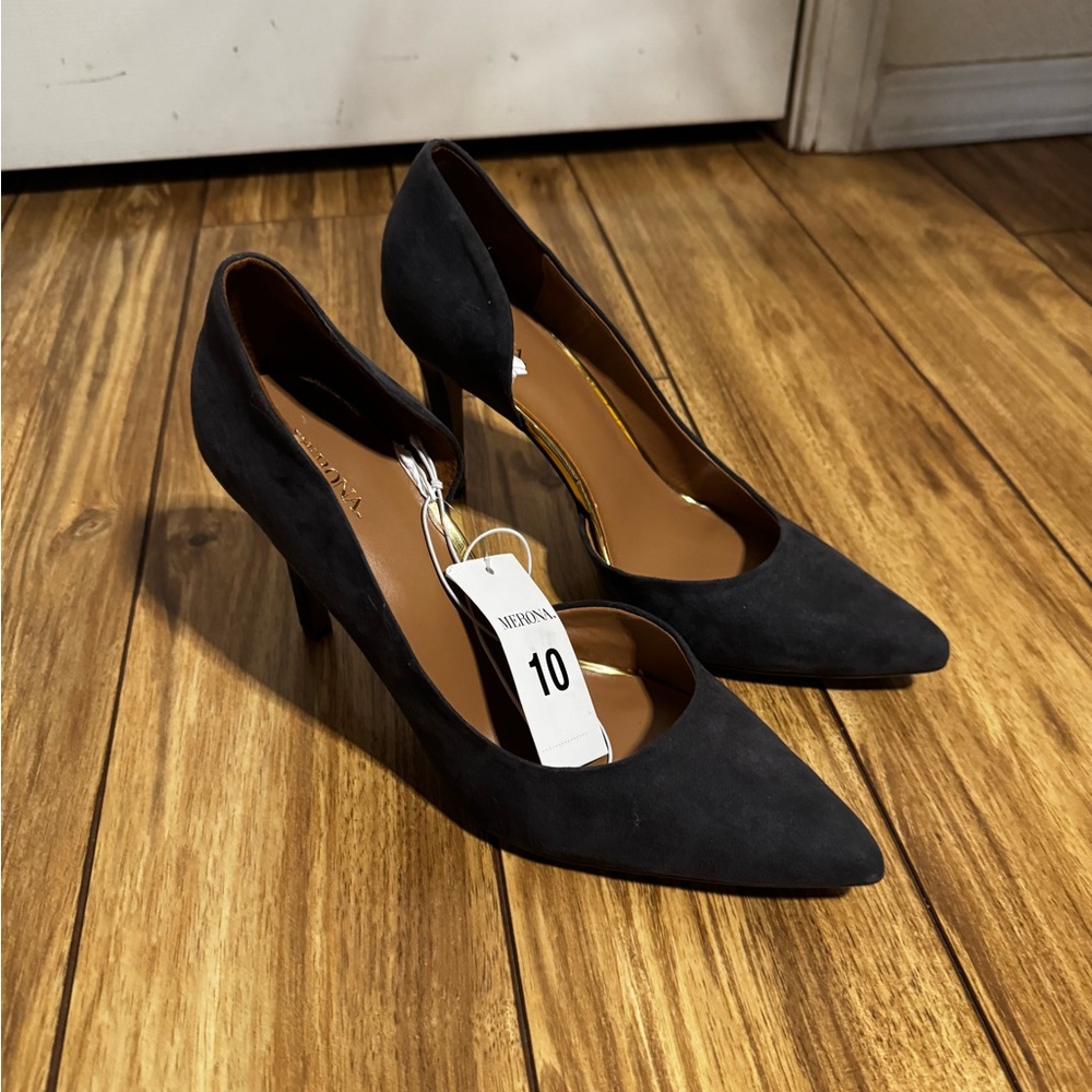 NWT Women's gray Heels size women's ten.